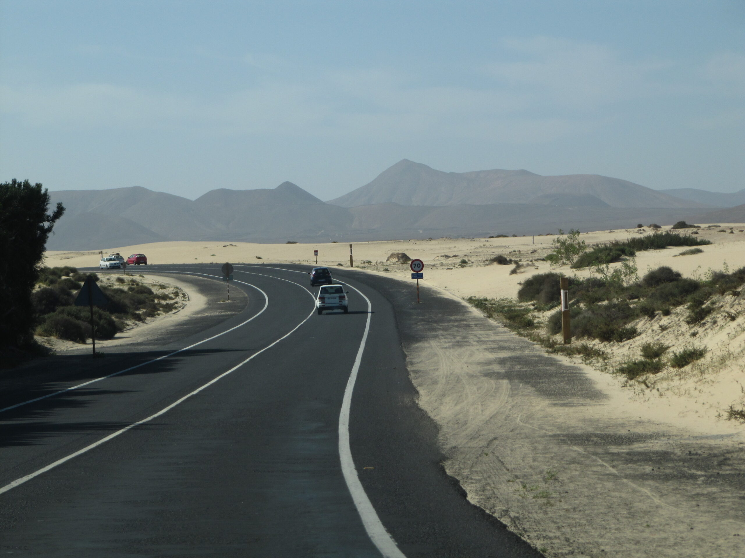 Motorväg FV-1 mellan flygplatsen och Corralejo på Fuerteventura