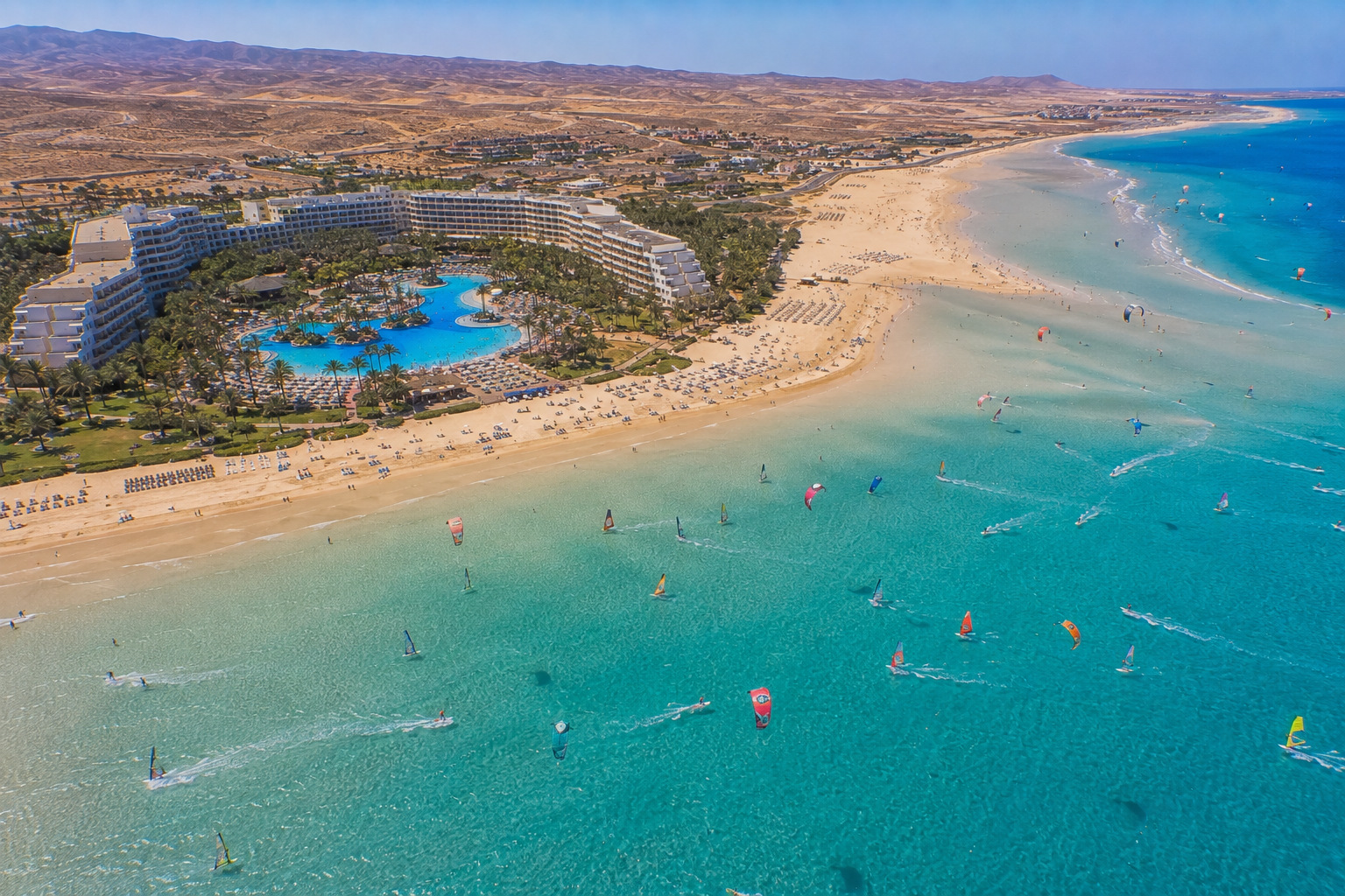 Meliá Fuerteventura – spektakulärt läge vid Sotavento-lagunen och kitesurfingstranden, helikoptervy
